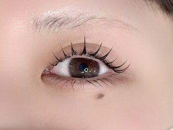 ヴィノ アイサロン(VINNO eyesalon)の写真/約25種類のロッドから選べる似合わせまつげパーマや最軽量大人気フラットラッシュで理想のぱっちりeyeに♪