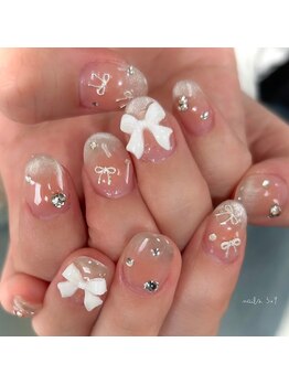 ガーリーなチークネイル