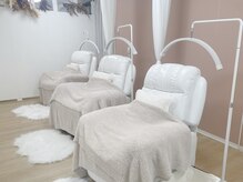 エイミーアイラッシュ 川崎(Aimey eyelash)の雰囲気（店内は3席のみの空間♪席の間はカーテンで区切られております。）