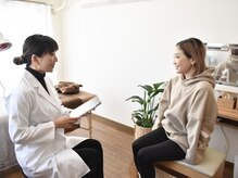 エミ(emi)の雰囲気（女性鍼灸師が丁寧にお話を伺い、お悩みを全力サポート★）