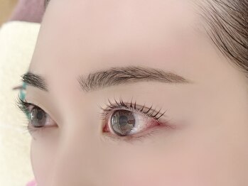 サロンアンドスクール ローズマリー (Salon&School Rosemary)の写真/骨格に合わせたオーダーメイドの似合わせ眉デザインをご提案！お顔の印象を左右する眉毛はプロにお任せを♪