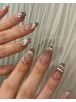 ネイルサロンアンドスクール ベル(Belle)/マグフレンチ×綺麗めストーン