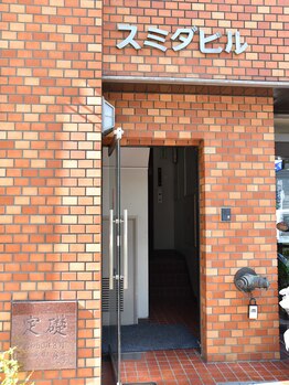 プラチナムアロマ 大宮店(PLATINUM AROMA)/サロン入口エレベーターで4階へ