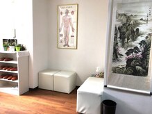 東明館 漢方Medicine経絡整体/明るい待合室です。