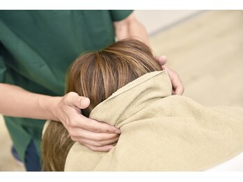 尼崎立花らく整骨院 鍼灸院/眼精疲労にドライヘッドスパ！