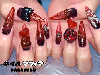 ネイルマフィア 原宿(NAIL MAFIA)の写真/「整った綺麗なスカルプの形」×「均等の厚み」で最強卍''盛り盛りにパーツやアートをオーダーしちゃって★