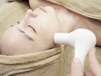 クリニカルボーテ 心斎橋院(CLINICAL BEAUTE)の写真/新世代サーマクールで引き締め小顔★頬横ポニョ/もたつき/ほうれい線を改善！エイジングケアのスタートに♪