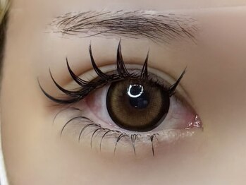 ネイルアトリエ ルアナ(LUANA)の写真/パリエクで目元をリフトアップし流行りの束感ワンホンまつ毛☆ダブルフラットラッシュでボリュームUP♪