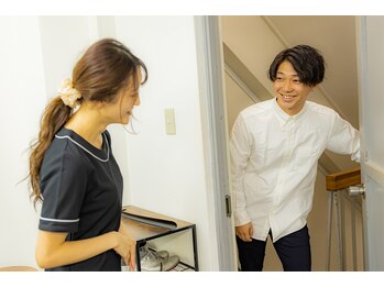 眉毛の王様 神戸三宮店/初めてのお客様も笑顔でお迎え