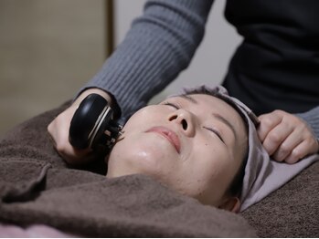 Total beauty salon Precious 小顔/フェイシャル/脱毛/痩身/ヘッドスパ/シミ/たるみの写真/プロが愛用する美顔器を使用した贅沢フェイシャルエステ☆最新技術×熟練手技で"理想のフェイスライン"に♪