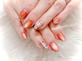 イーユービー(E.U.B)/チェック×血色マグネットネイル