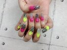蛍光ヒョウ柄ネイル