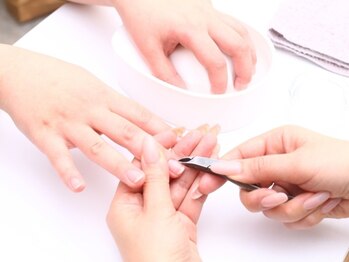 ニコ(nico)の写真/ウォーターケアで指先の乾燥やささくれ、硬くなった角質を綺麗に取り除き潤いの指先に！