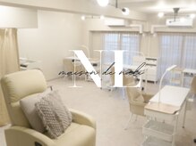 メゾン ド ナリ(maison de NALI)/大人ベージュな居心地のいい店内