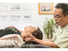 カイロイズム 腰痛バスター 安城/首の骨の矯正をしています
