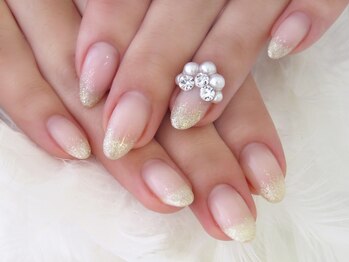 フラワーズネイルアンドアイラッシュ(FLOWER’S nail&Eyelash)/ビジューネイル