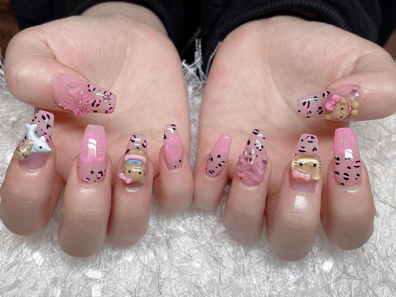 2025年-2026年冬トレンド】ヒョウ柄 ピンクのネイルデザイン集｜人気順