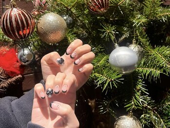 ノラ ミナミアオヤマ(NORA MINAMIAOYAMA)/黒フレンチリボンネイル