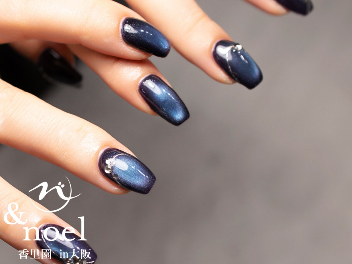 2025年-2026年冬トレンド】ネイビー 和装 ハンドのネイルデザイン集