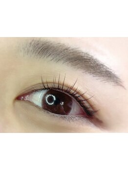 ナチュラル上品な目元にしたい