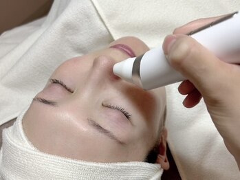 キュアルーム(CURE ROOM)の写真/大人気の毛穴洗浄と悩み別ハイドロジェリーマスクで汚れを浮かし,毛穴をキュッと引き締め!イチゴ鼻を解消◎