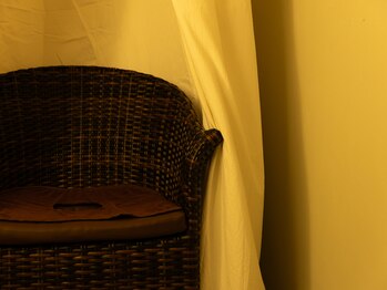 ヨモリン 川崎店(YomoRin)/専用ラタン椅子