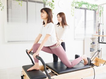 アイユー 加古川店(Pilates iU)の写真/【手ぶらOK】姿勢改善×マシンピラティスで美脚/ヒップアップ!太ももを引き締めて理想のスラっとボディへ★