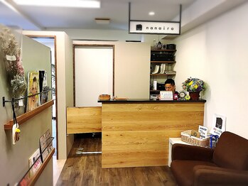 ナナイロ鍼灸整骨院 薬院(nanairo鍼灸整骨院)/受付