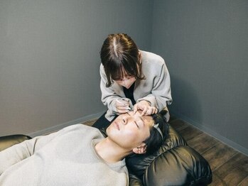 眉ラボ 池袋東口店の写真/【池袋/美眉専門店】池袋駅徒歩3分で通いやすいメンズ眉毛サロン◎当店アイブロウリストは国家資格保持者♪