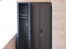 トリニティ(TRYNITY)の雰囲気（ロングコートなどのお洋服、貴重品や小物なども管理可能！）
