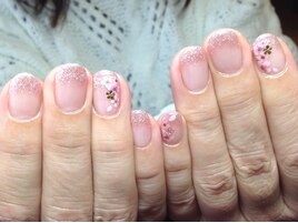 ラメグラ桜ネイル