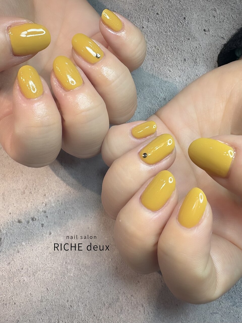 2025年-2026年冬トレンド】マスタードイエローのネイルデザイン集