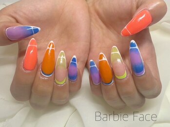 バービーフェイス 恵比寿(Barbie Face)/カラフルなアート