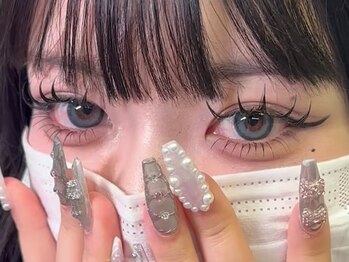 ビーナスベルト 新宿(VENUS BELT)の写真/【フラットラッシュ】ふわっと軽く自まつげへの負担も最小限でぱっちり目元に！カラーエクステもあり◎