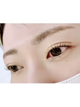 ナチュラル上品な目元にしたい
