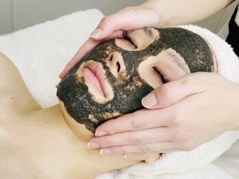 カネキ(KANEKI)の写真/3種のハーブピーリングから、今のあなたに最適なケアをプロが厳選。理想の美肌へ導きます！