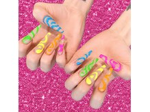 クレイジーネイルズアンドアイ(CRAZY NAIL'S&EYE)の雰囲気(ロングスカルプにカラフル手描きアートネイル♪)