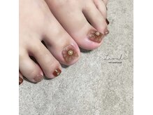 フットネイルで足元まで可愛く♪