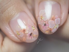 水彩と押し花を使った夏ネイル