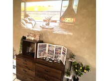 アイナアイナ 調布店(AINA AINA)の雰囲気（プロジェクターで映画・テレビを見ながら施術を受けられます♪）