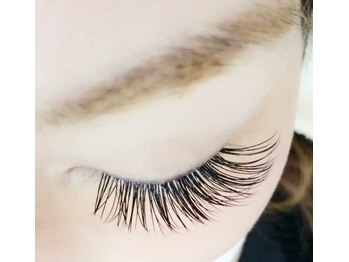 まつ毛エクステ専門サロン マドモア 姫路店/目尻長めのタレ目デザイン