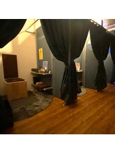 よもぎ蒸し通い放題 YOMOGii【ヨモギー】よもぎ蒸し専門・富士宮店/広々とした個室空間