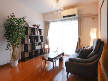 サロン ド ボーテ プルーラ(Salon de beaute PLURA)/店内カウンセリングスペース