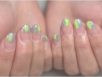 【3位】鮮やかなネイルアート