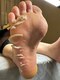 アイラッシュサロン リリウム(Lilium)の写真/足裏角質ケアで赤ちゃんのようなふわふわ足裏に♪徹底角質ケアで触り続けたくなるもっちり美肌に!