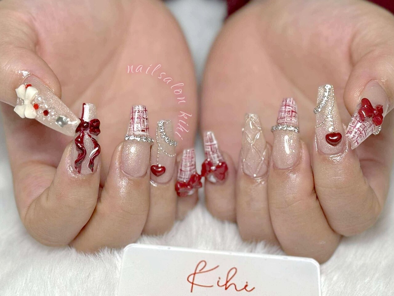 2026年冬トレンド】ストーンのネイルデザイン集｜人気順