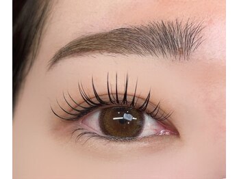 ルチェーレ(Lucere)の写真/マツエクとまつ毛パーマ両方のメリットで理想の上向きでぱっちりした目元に。垢抜けた目元はプロにお任せ♪