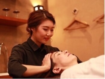 イザナイ 横浜スタジアム店(IZANAI)/10.側頭部に圧をかける