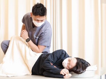 矢板はなぶさ接骨院/施術風景