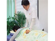 整体院もみのき 土浦本店の雰囲気（施術風景1（やって欲しい所に当たる施術でリラックス！））